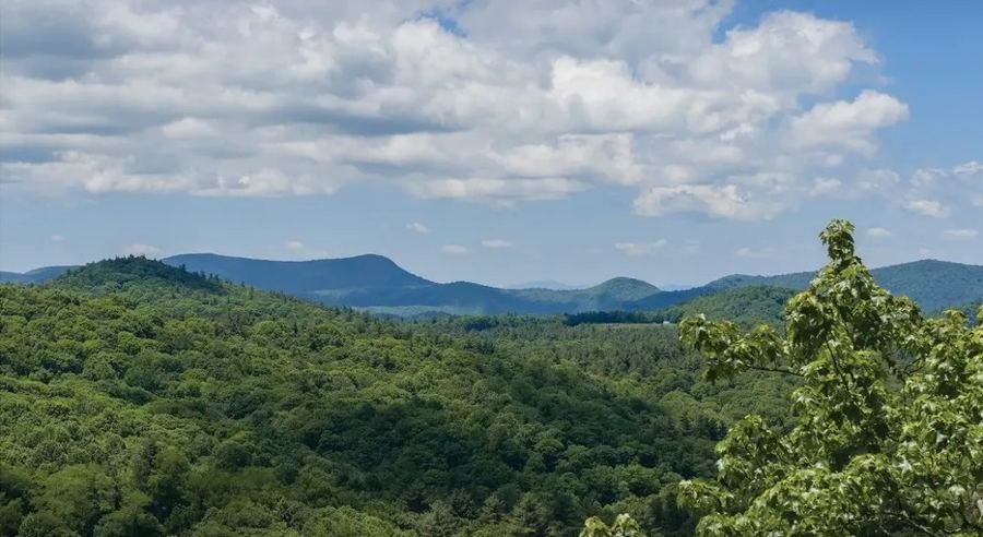 Layered mountain view of the Highlands-Cashiers Plateau